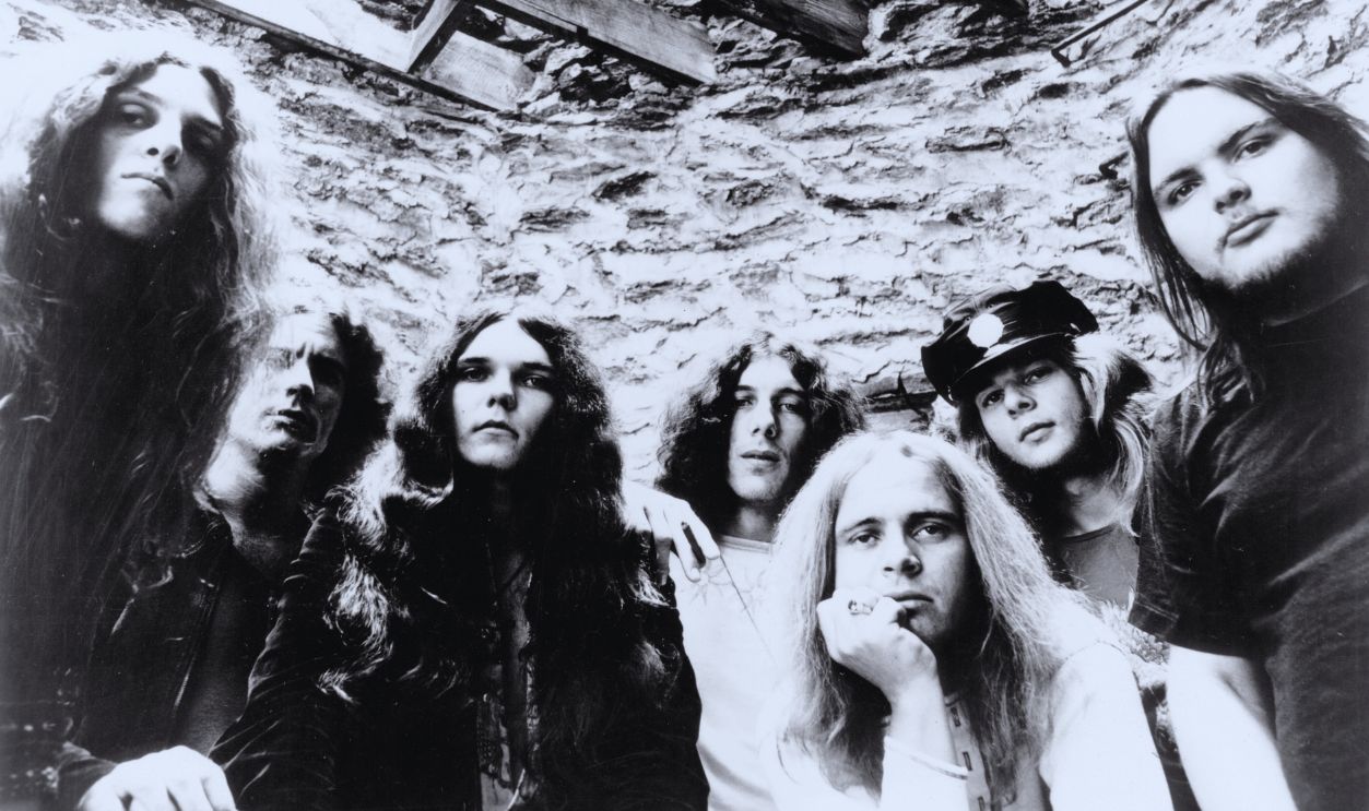 Gettyimages - 5514620, Photo of Allen COLLINS and Ed KING and Gary ROSSINGTON and Leon WILKESON and LYNYRD SKYNYRD and Ronnie VAN ZANT and Billy POWELL