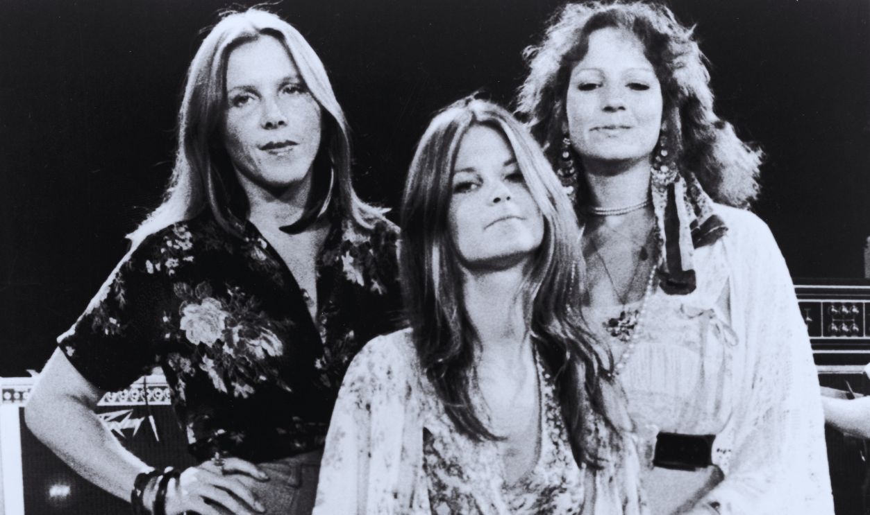 Gettyimages - 51240121, Lynyrd Skynyrd Circa 1975, Singers Cassie Gaines (1948 - 1977), Leslie Hawkins and Jo Jo Billingsley of the American rock group, Lynyrd Skynyrd, 1970s.