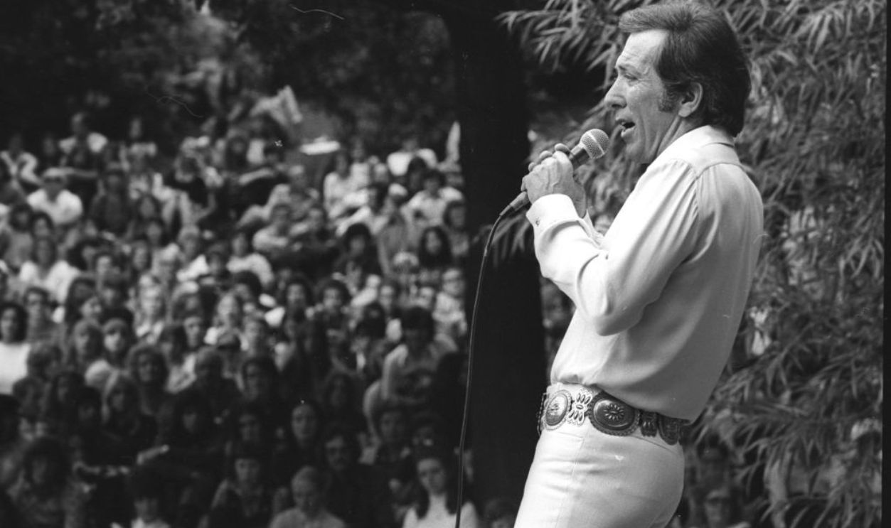 Andy Williams singing