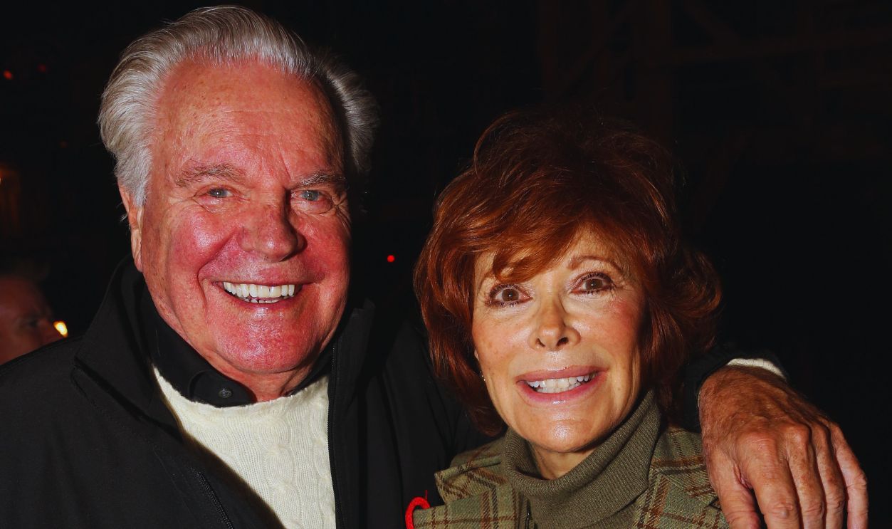 Gettyimages - 494816058, Celebrities Visit Broadway - October 28, 2015 NEW YORK, NY - OCTOBER 28: Robert Wagner and Jill St. John pose backstage at the hit musical 