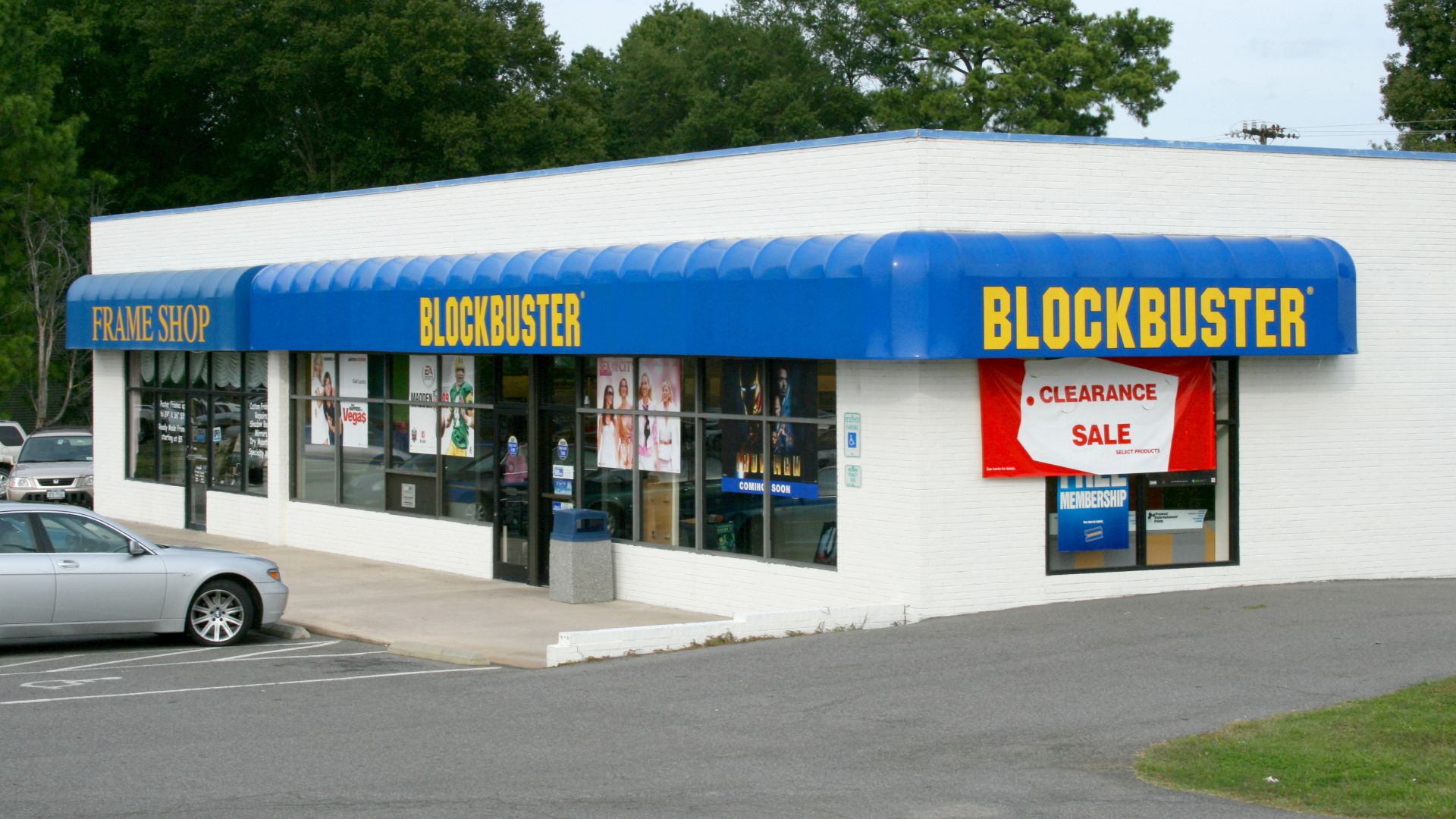 Blockbuster outlet at 3438 Hillsborough Road in Durham, North Carolina.  It shares a building with a Frame Shop.
