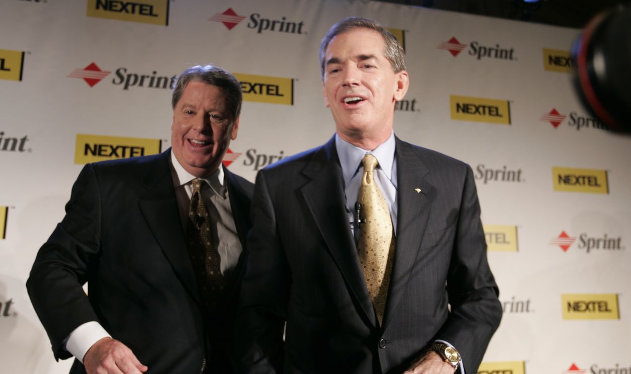 Gary D. Forsee (L), currently chairman and chief executive officer of Sprint, speaks with Timothy M. Donahue, currently president and chief executive officer of Nextel, at a press conference held to announce that Sprint Corp. agreed to buy wireless telephone company Nextel Communications Inc. in a cash and stock deal worth about $35. 17 billion, in New York on December 15, 2004.
