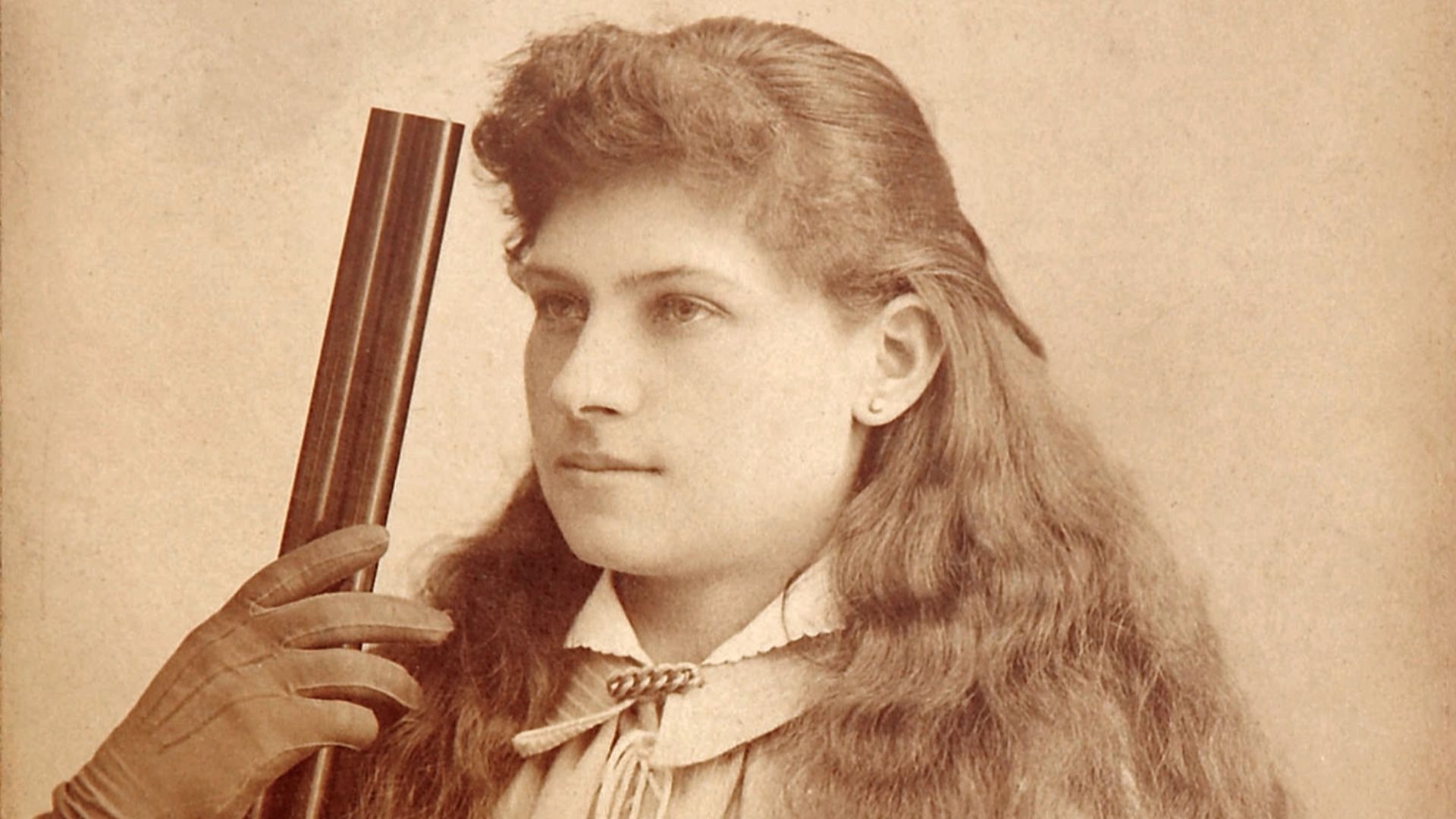 Annie Oakley Cabinet Card Signed.