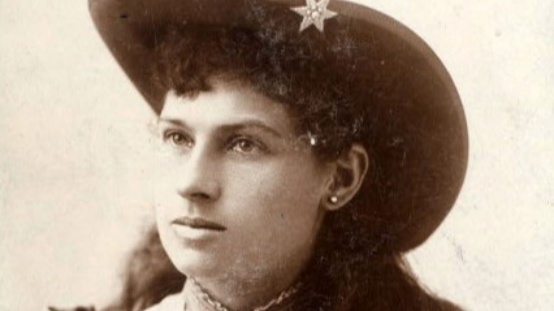 Annie Oakely, from Stacy Co. Cabinet Card, cropped, histogram fixed