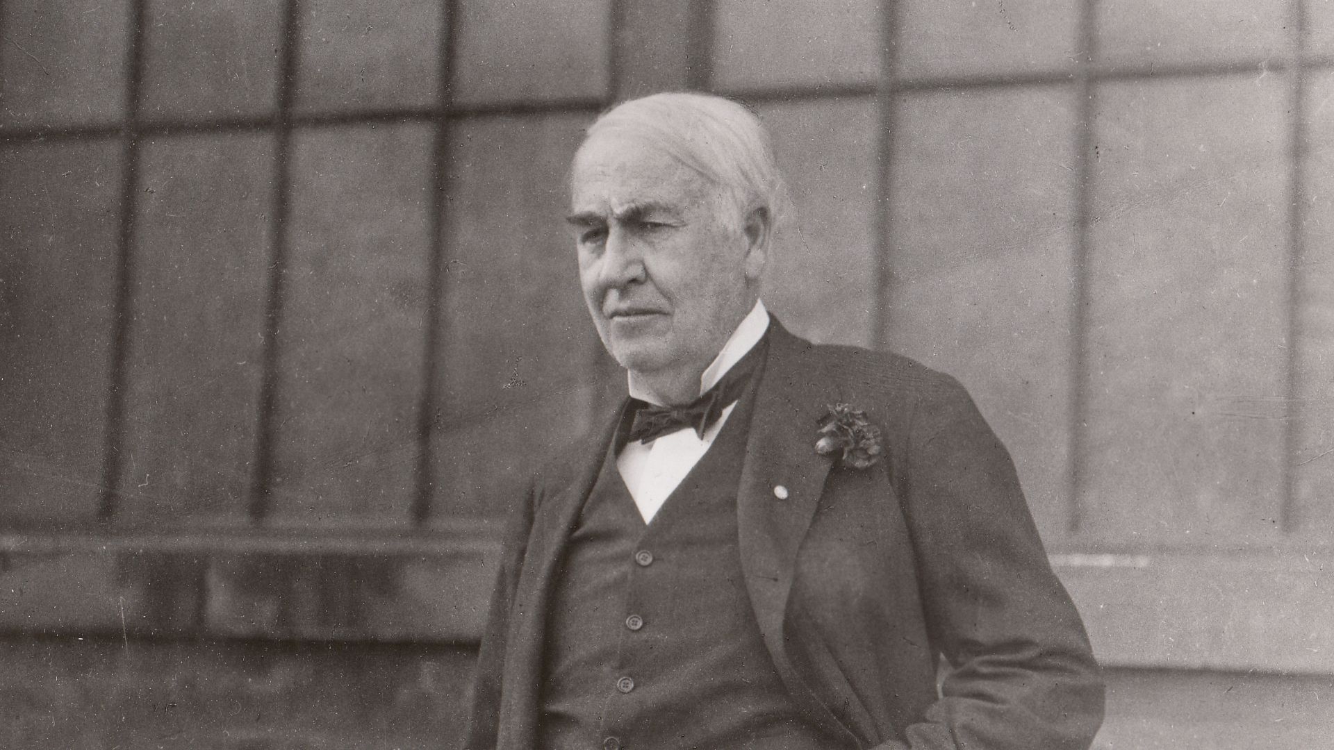 Thomas Edison outside Building 5 on his 73rd birthday.
Keywords: thomas edison; laboratory complex; building 5; building 5 exterior; birthdays; Edison; Thomas A.; (EDIS Historical Photo Series Name)