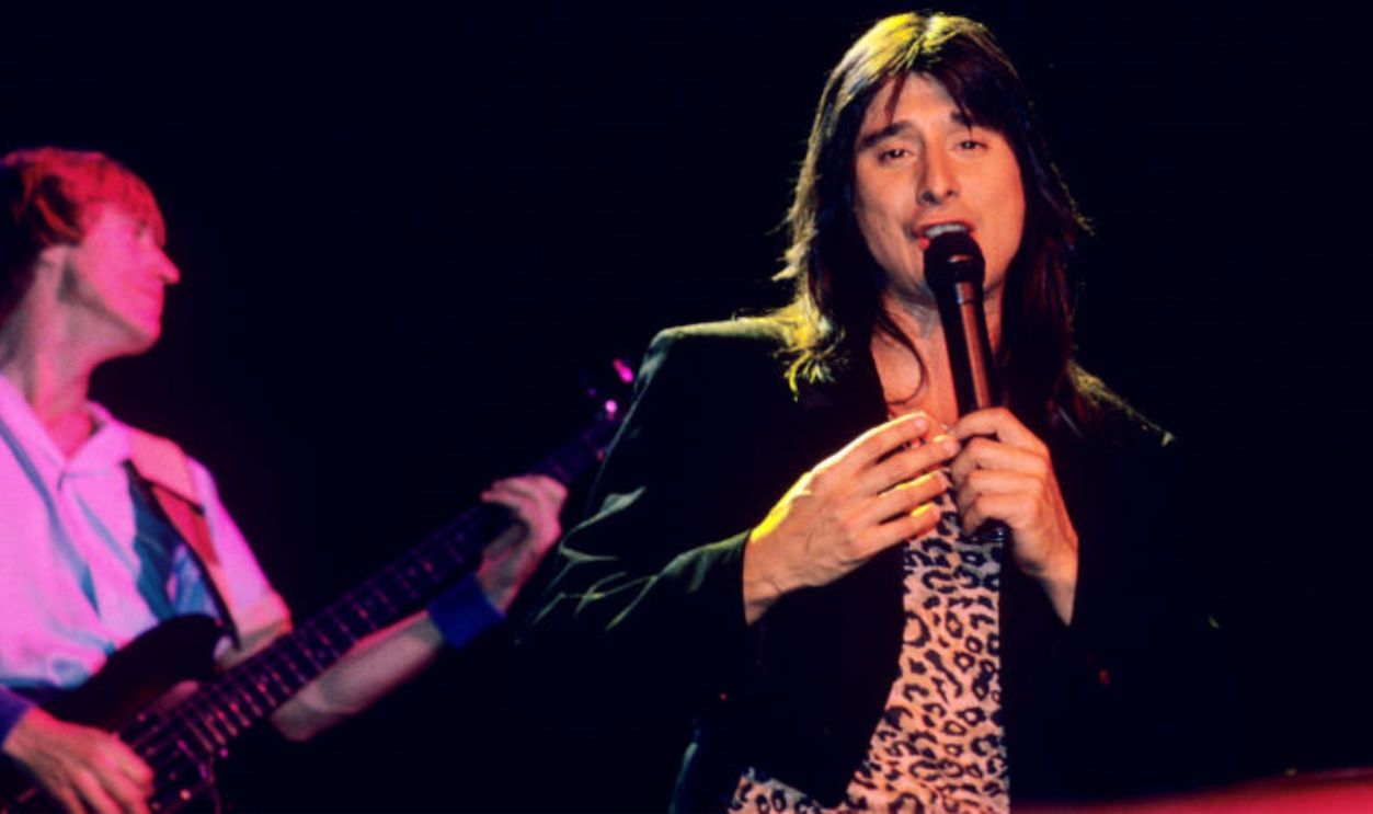 (MANDATORY CREDIT Ebet Roberts/Getty Images) NEW YORK - OCTOBER 10: Steve Perry of Journey performs on stage at the Nassau Colliseum on October 10, 1981 in Uniondale, Long Island, New York.