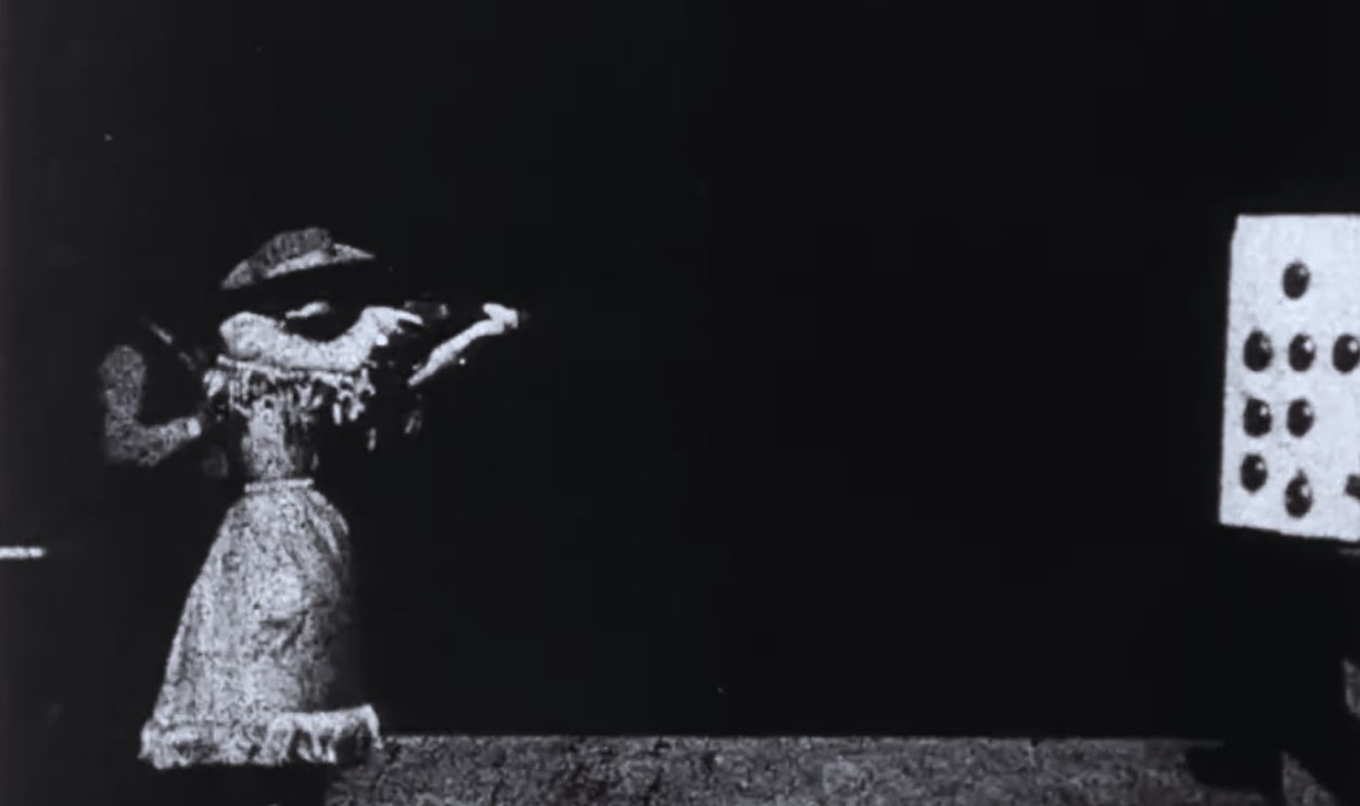 Screenshot from Annie Oakley (1894) 