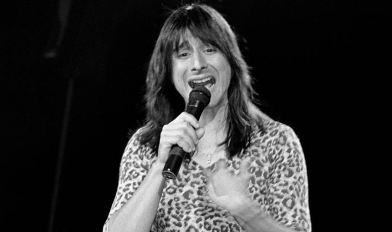 (MANDATORY CREDIT Ebet Roberts/Getty Images) NEW YORK - OCTOBER 10: Steve Perry of Journey performs on stage at the Nassau Colliseum on October 10, 1981 in Uniondale, Long Island, New York.