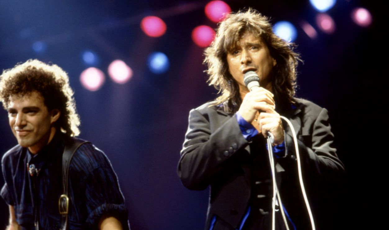 DETROIT, MI - OCTOBER 9: American rock guitarist Neal Schon and lead singer Steve Perry of the band Journey sing and play on stage during the 1986 Raised on Radio Tour on October 9, 1986 at the Joe Louis Arena in Detroit, Michigan.