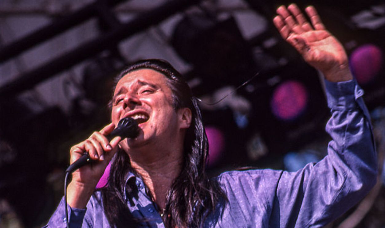 Steve Perry performs with Journey at the Bill Graham tribute concert at the Polo Fields in Golden Gate Park in San Francisco, California on November 3, 1991