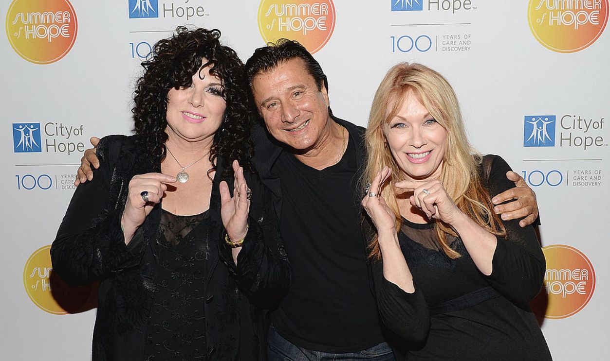 PLAYA VISTA, CA - SEPTEMBER 19: (L-R) Musicians Ann Wilson, Steve Perry, and Nancy Wilson attend the City Of Hope Spirit Of Life Gala Honoring Rob Light on September 19, 2013 in Playa Vista, California.
