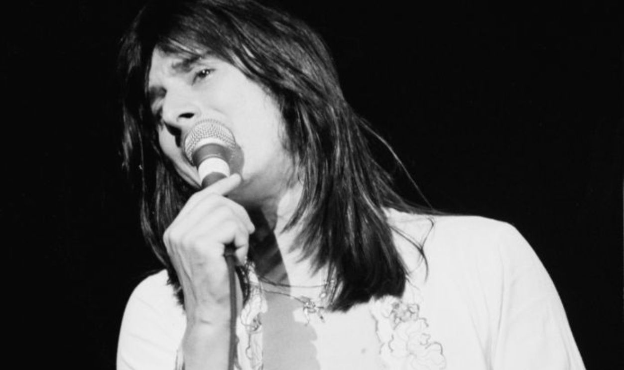 Singer Steve Perry performing with American rock group Journey on their 'Infinity' tour, 1978.