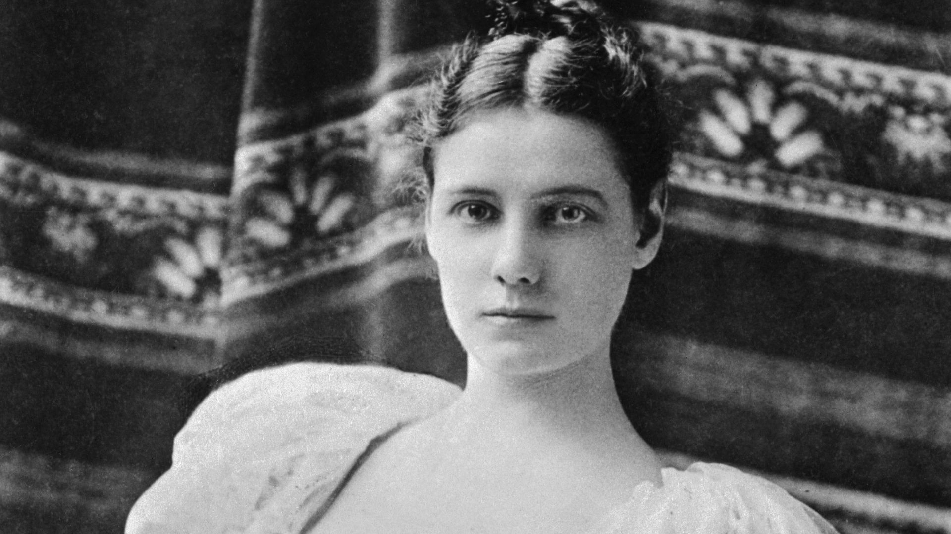 Portrait of a 21 year old Nellie Bly in Mexico