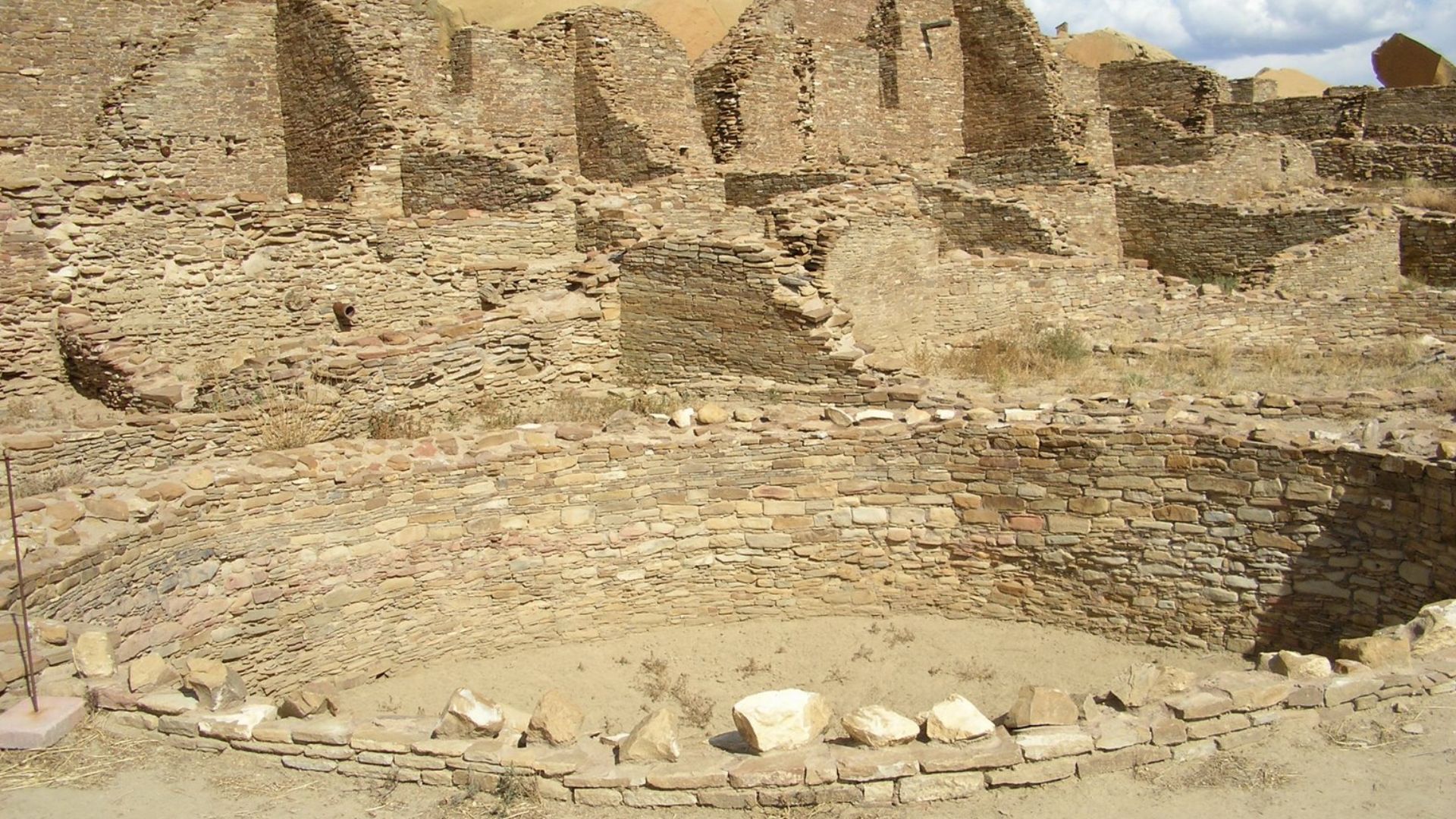 Some of the ruins and one of the many kivas in Pueblo Bonito - Chaco Culture National Historical Park - 09.19.09