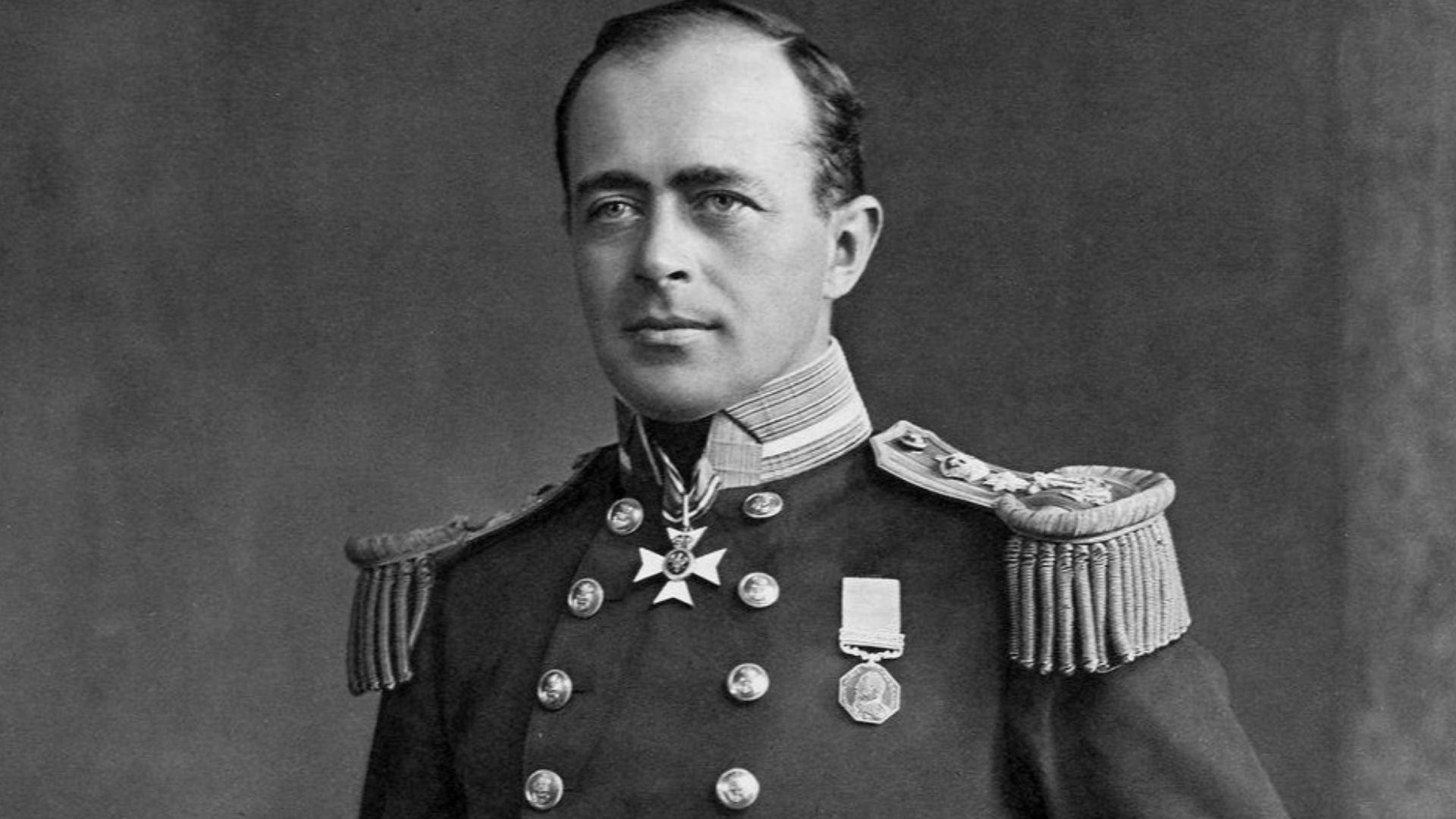 Robert Falcon Scott in full regalia: this was reproduced as a frontispiece for Scott's The Voyage of the Discovery (London 1905).[1]
