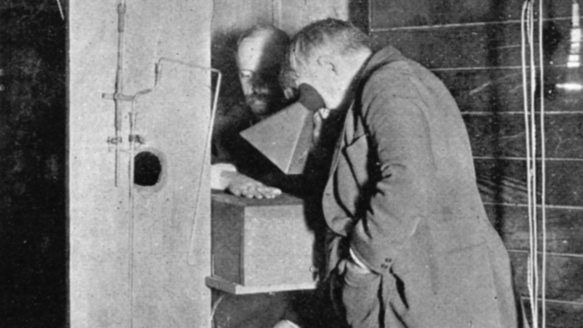 Edison using a calcium tungstate fluoroscope to examine the hand by X-rays. The tube is in the box, a Sprengel vacuum pump nearby. The man with Edison has been identified as T. Commerford Martin but is more probably Clarence Dally.
General Collections
Ke