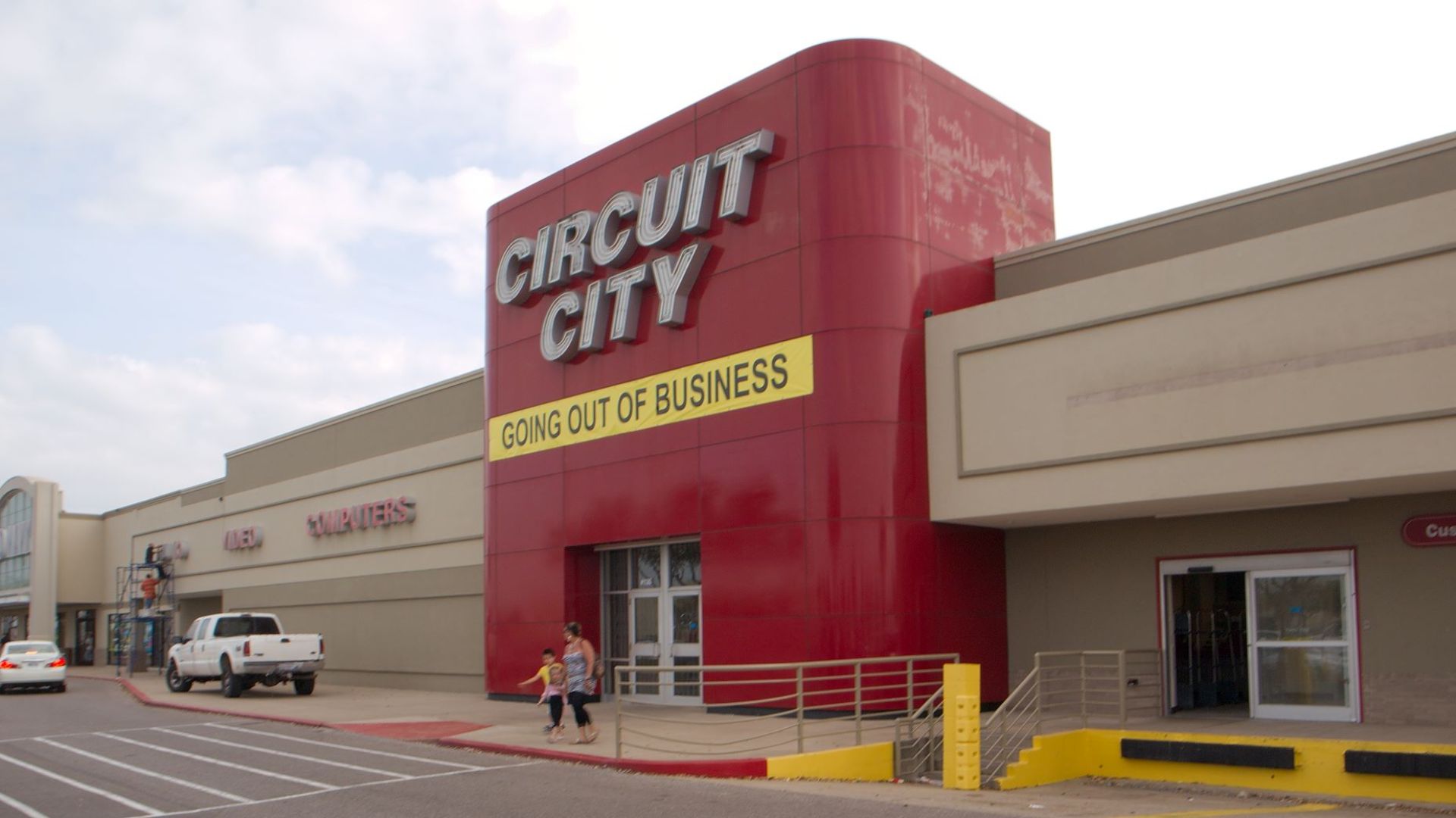 I happened to be walking walking past the Circuit City here in Corpus Christi on their last day.  Just as I came up they were pulling the grating closed on the doors (mid-afternoon).