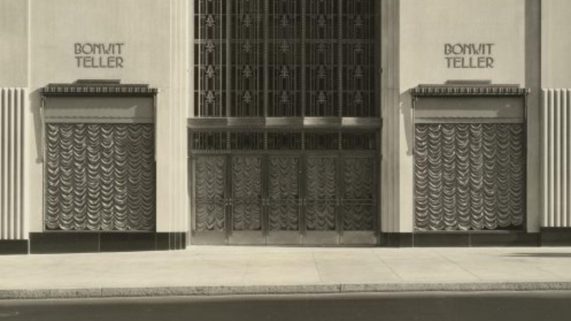 Picture of the Bonwit Teller NYC flagship. circa 1930-1939