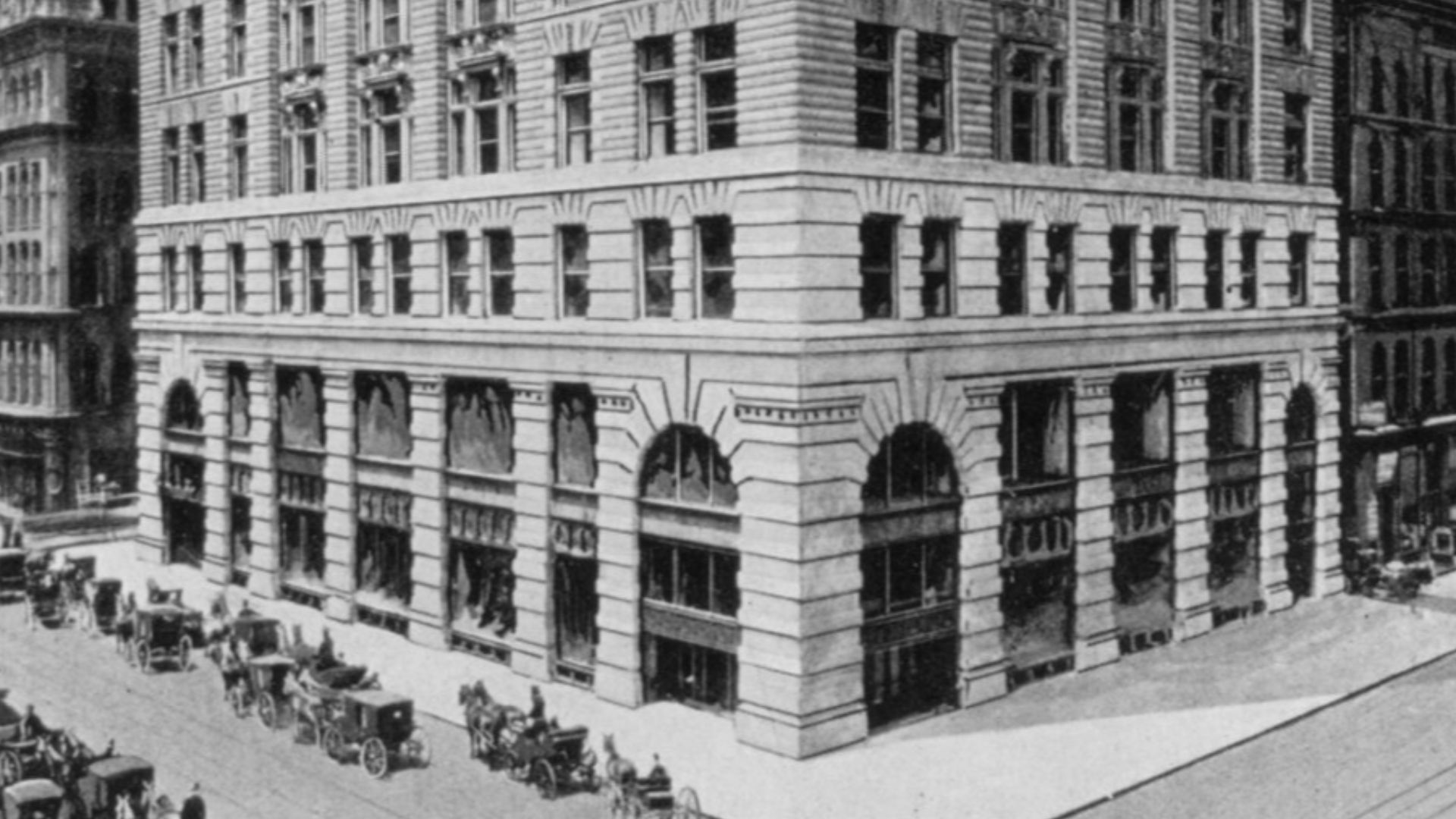 Title: Marshall Field's Building, annex to retail store, Wabash Avenue and Washington Street, Chicago, Ill.
Abstract/medium: 1 photomechanical print : halftone.