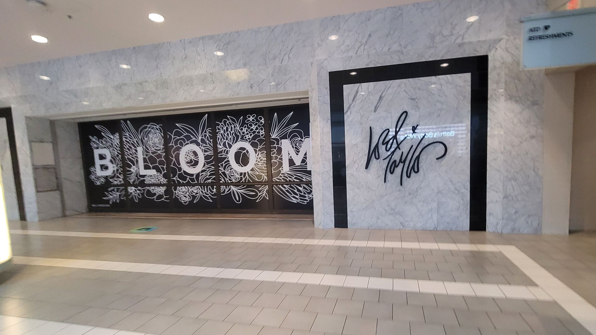 Store in Bridgewater Commons Mall