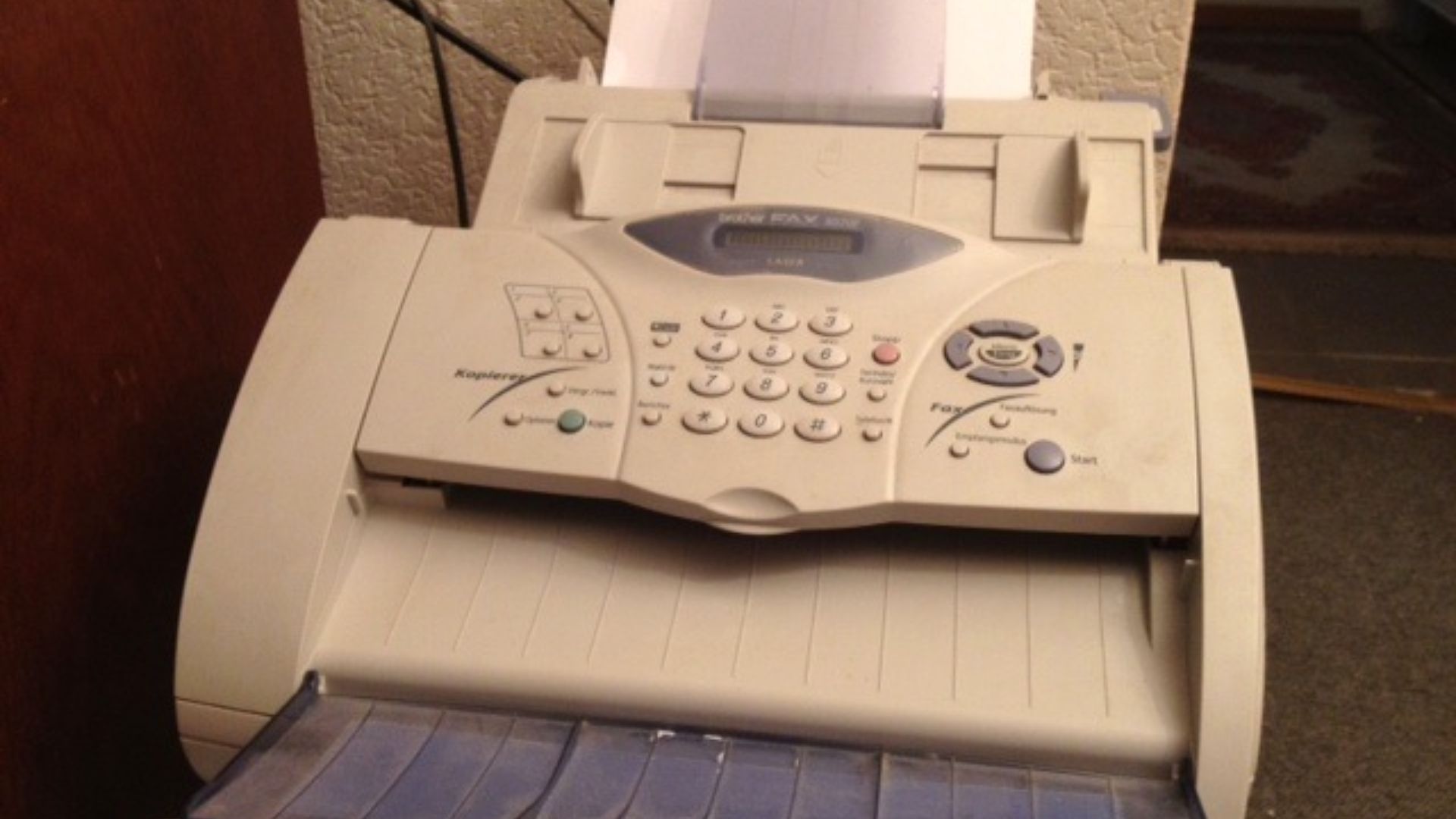 Ein Laserfax, dass dem neuen Standard MMR entspricht;Brother Fax 8070 p