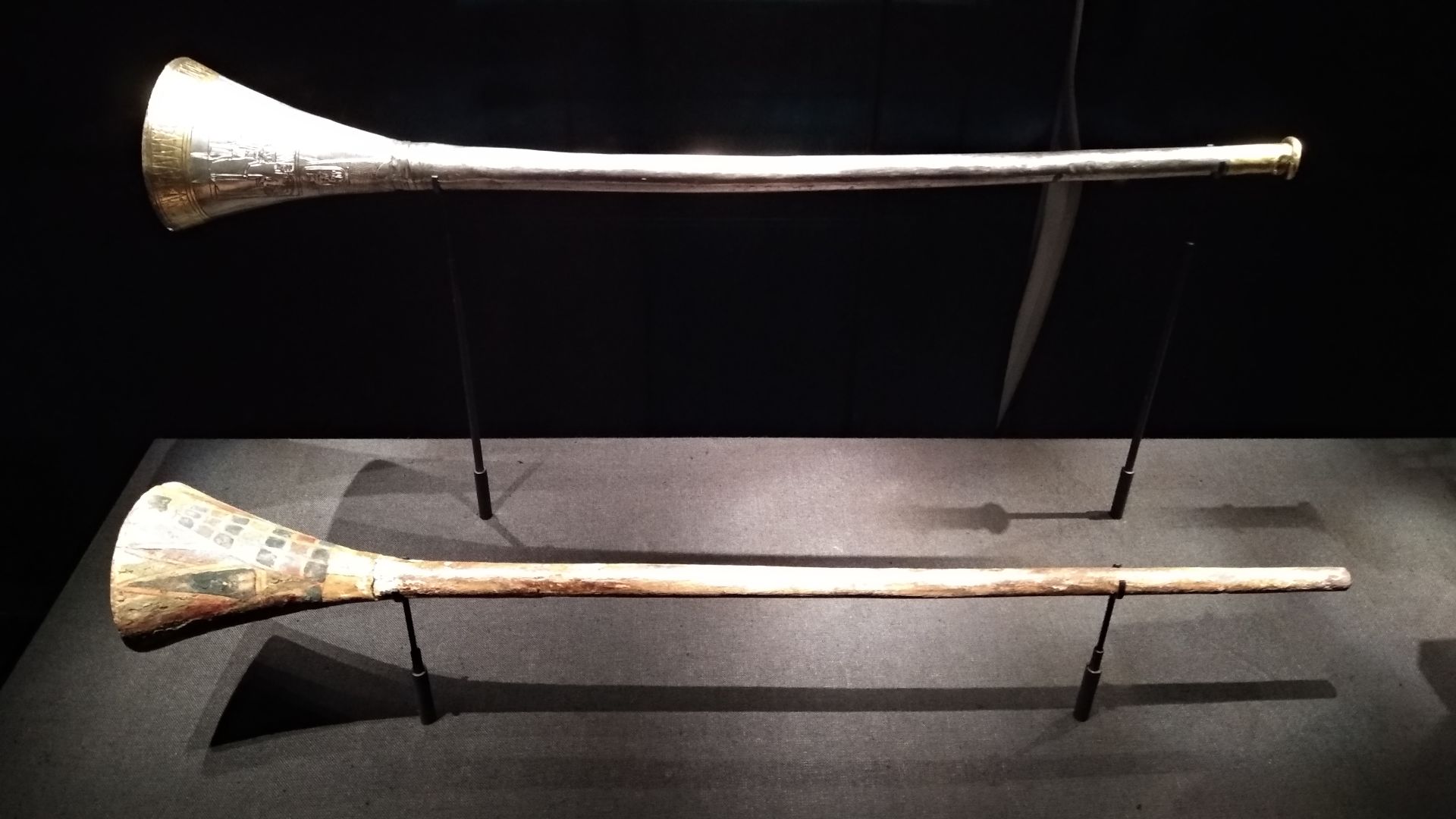 This trumpet includes the engraving of the name and image of Tutankhamun and those of three gods. The musician used the wooden mute painted in bright colours to modulate the sound of the trumpet.