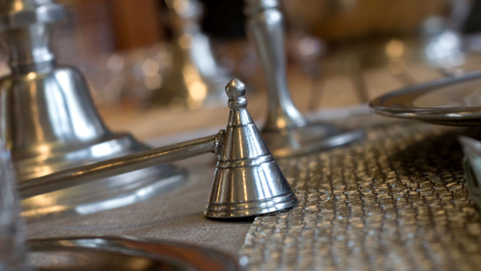 candle snuffer