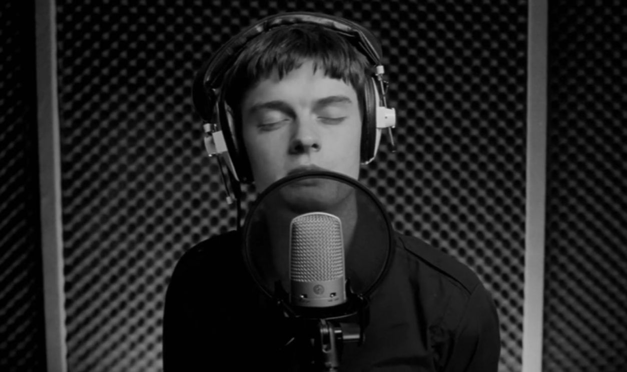 Screenshot from Control (2007) 