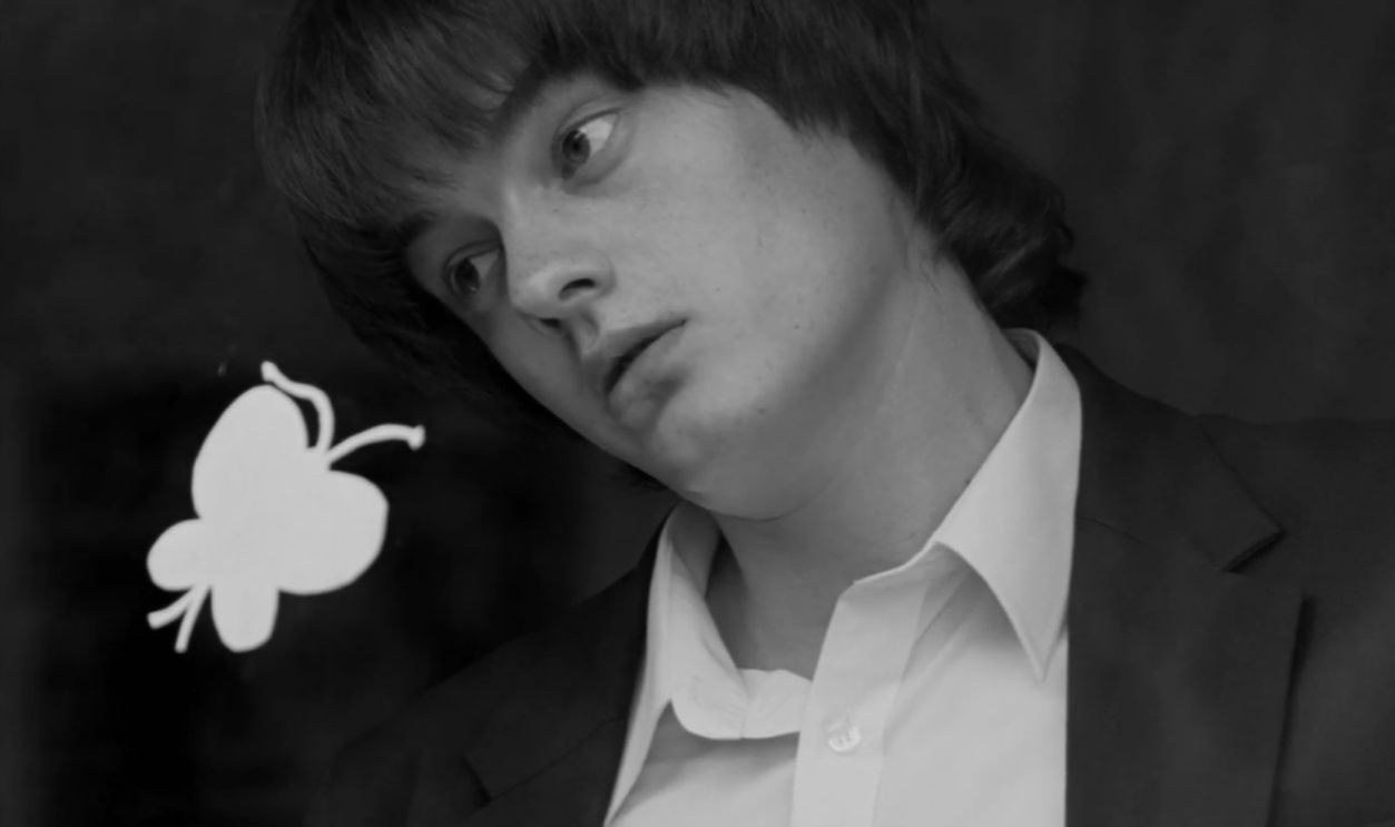 Screenshot from Control (2007) 