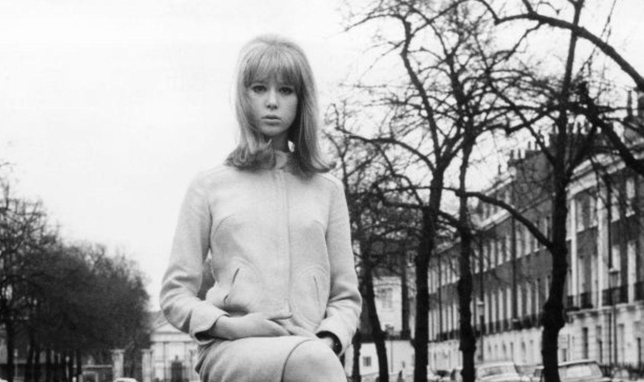 Model and photograher Pattie Boyd posing on a park bench, 1964. Boyd was married to George Harrison and Eric Claption. 