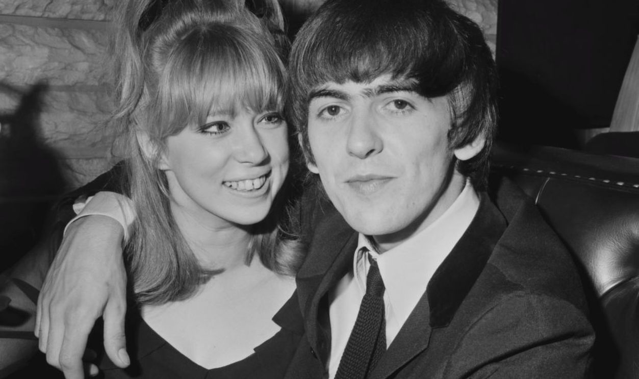 English guitarist, singer, and songwriter George Harrison (1943 - 2001) with girlfriend Pattie Boyd, whom he would later marry, UK, 9th April 1964.