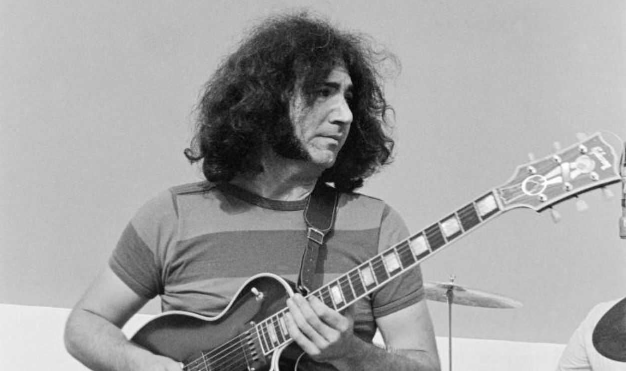 LOS ANGELES - SEPTEMBER 15: Jerry Garcia of The Grateful Dead rehearses at the Hollywood Bowl on September 15, 1967 in Los Angeles, California. 