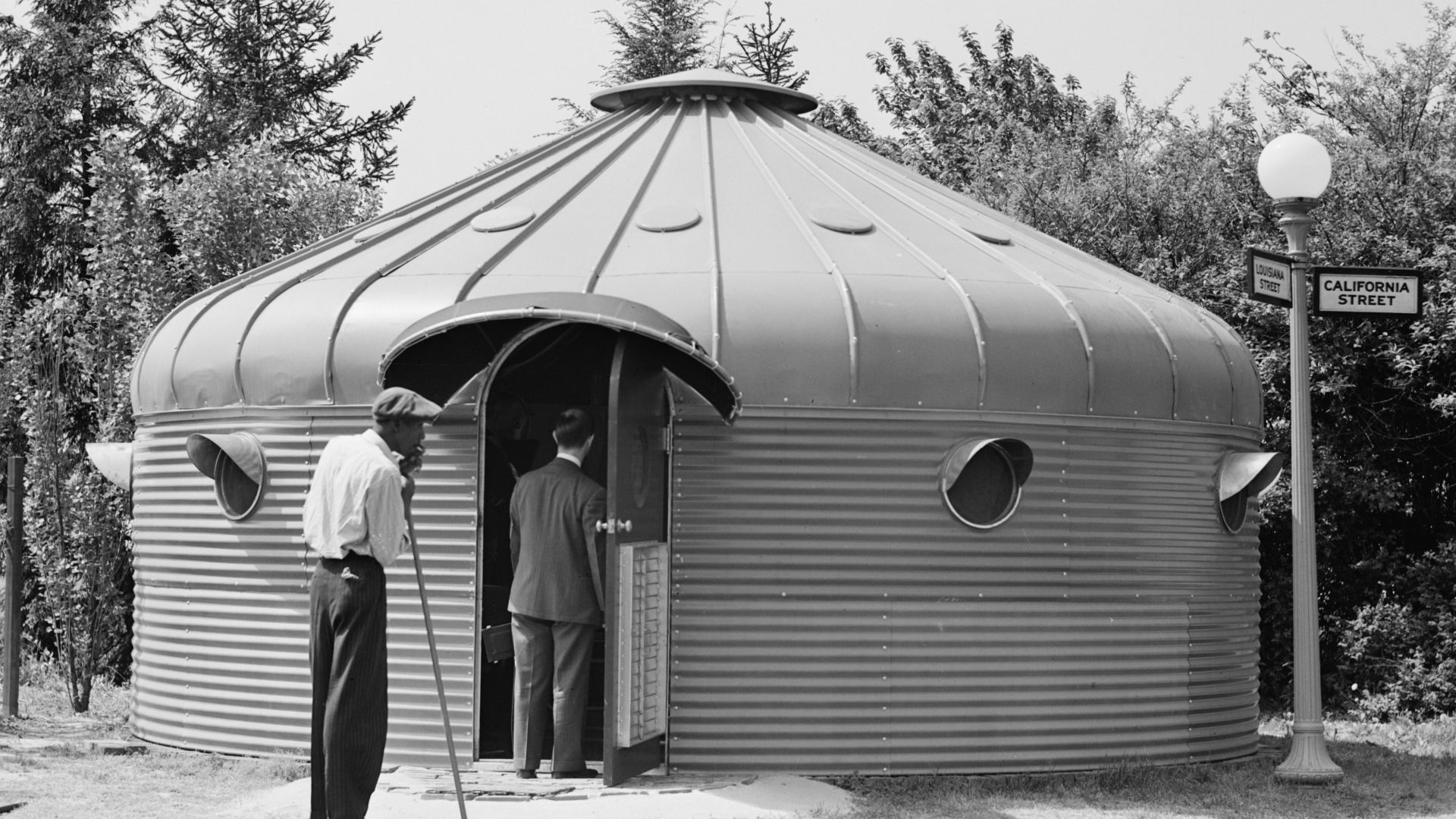 Historic photograph of the Diamaxion (Dymaxion) house, metal, adapted corn bin, built by Butler Brothers, Kansas City. Designed and promoted by R. Buckminister Fuller. Kansas City, Missouri, USA, from the Library of Congress. Wolcott, Marion Post, 1910-19