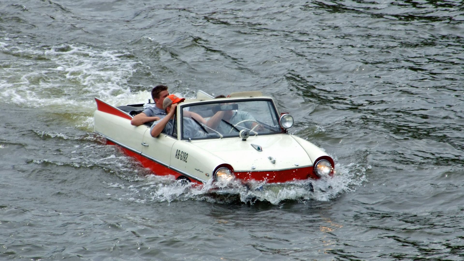 Amphicar im Main, am Eisernen Steg in Ffm