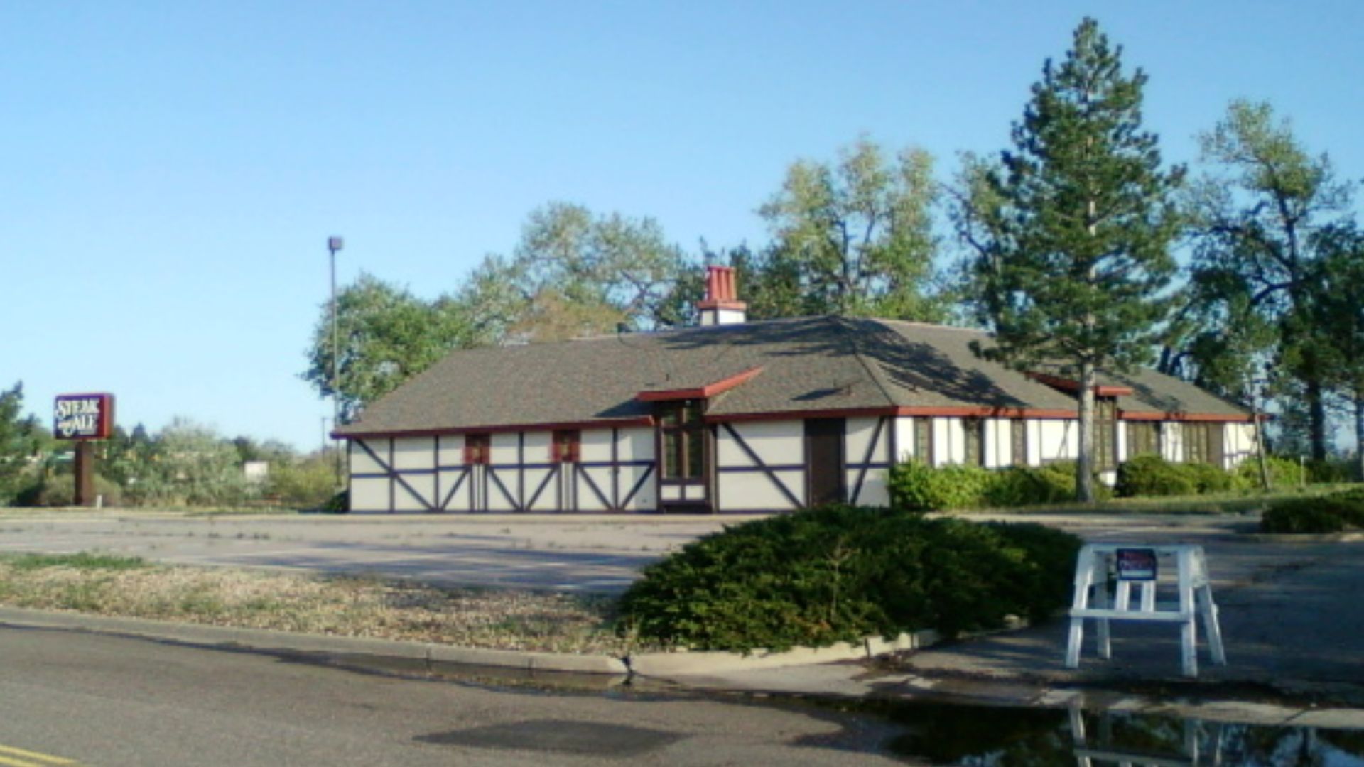 Abandoned Steak and Ale restaurant at Westminster Mall in Colorado. Building was demolished sometime between July of 2011 and March of 2012.