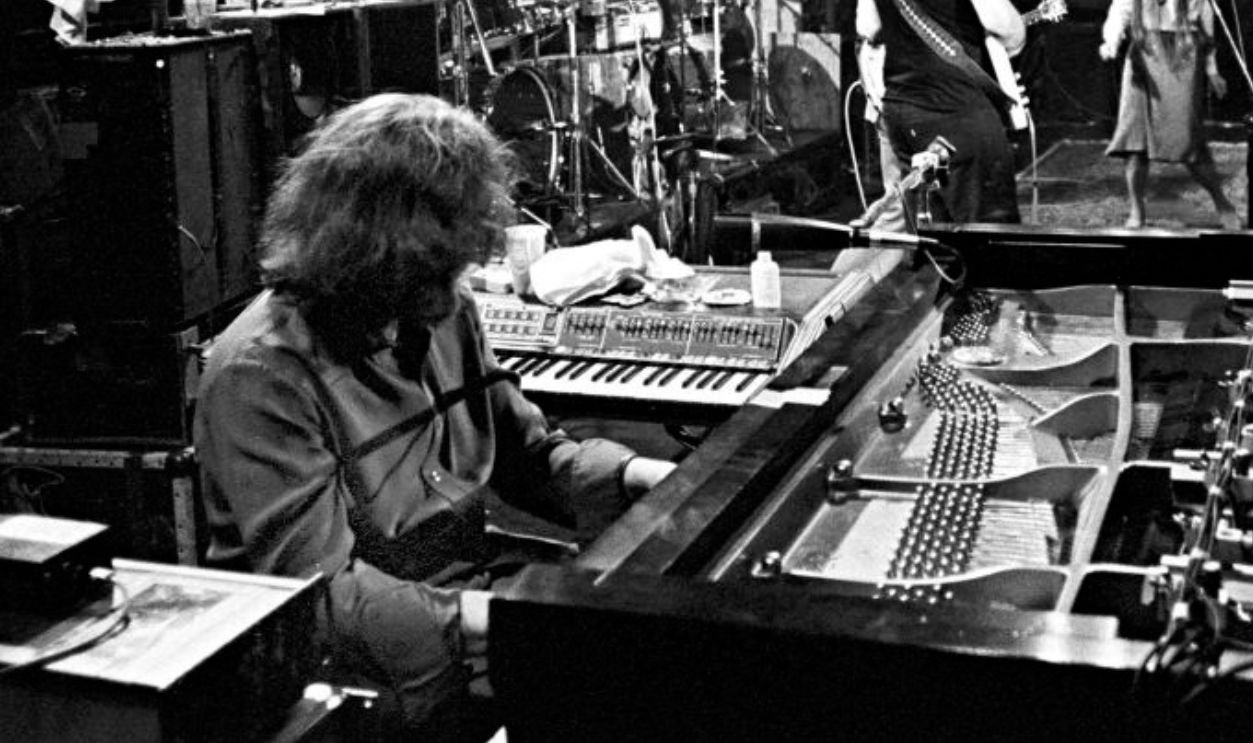 SAN FRANCISCO - JUNE 8: The Grateful Dead (Forground: Keith Godchaux / L to R rear: Bill Kreutzmann, Mickey Hart, Jerry Garcia, Donna Godchaux) perform at Winterland on June 8, 1977 in San Francisco, California. 