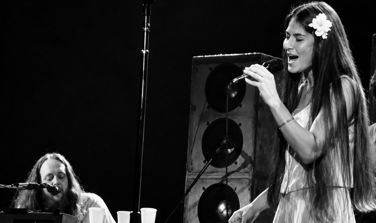 Screenshot from Keith and Donna Concert (1975) 