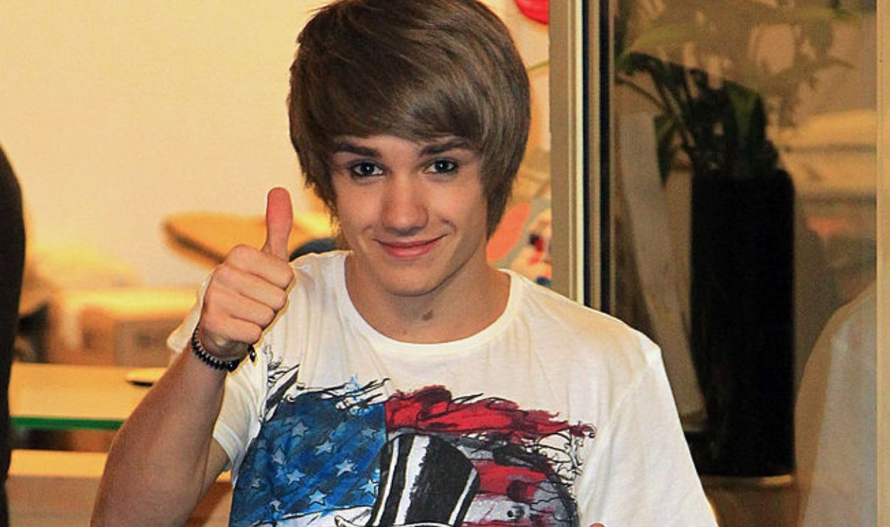 LONDON, ENGLAND - OCTOBER 31: X Factor contestant Liam Payne from One Direction seen at the 'X Factor' studio for the live filming of the show on October 31, 2010 in London, England. 