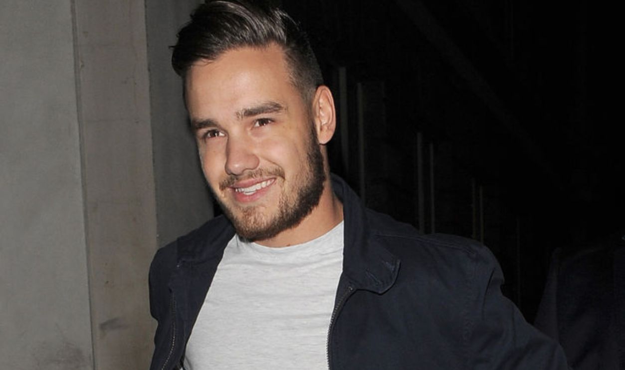 LONDON, ENGLAND - MARCH 18: Liam Payne from boyband One Direction, greets fans outside a hotel, where he has come to have dinner with two lucky competition winners on March 18, 2014 in London, England. 