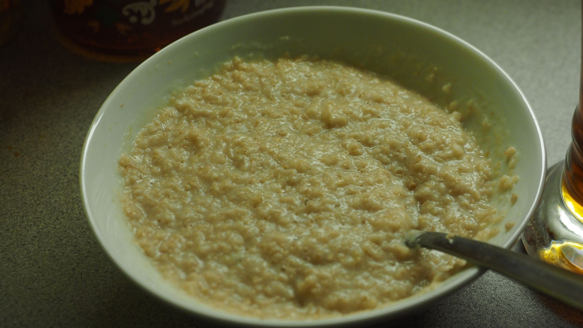 A bowl of porridge cooked from Elovena oatmeal flakes.