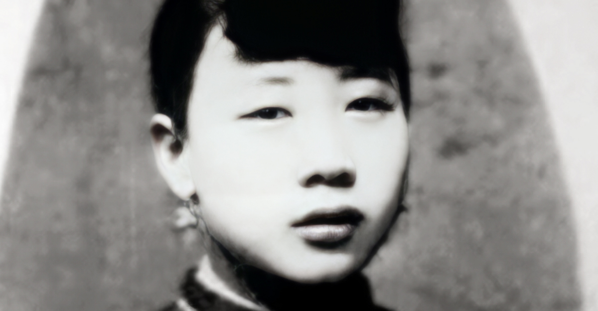 Black and white image of Sai Jinhua