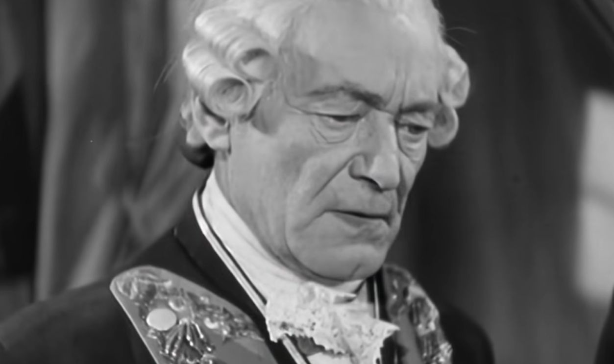 Screenshot from The Great King (1942) 