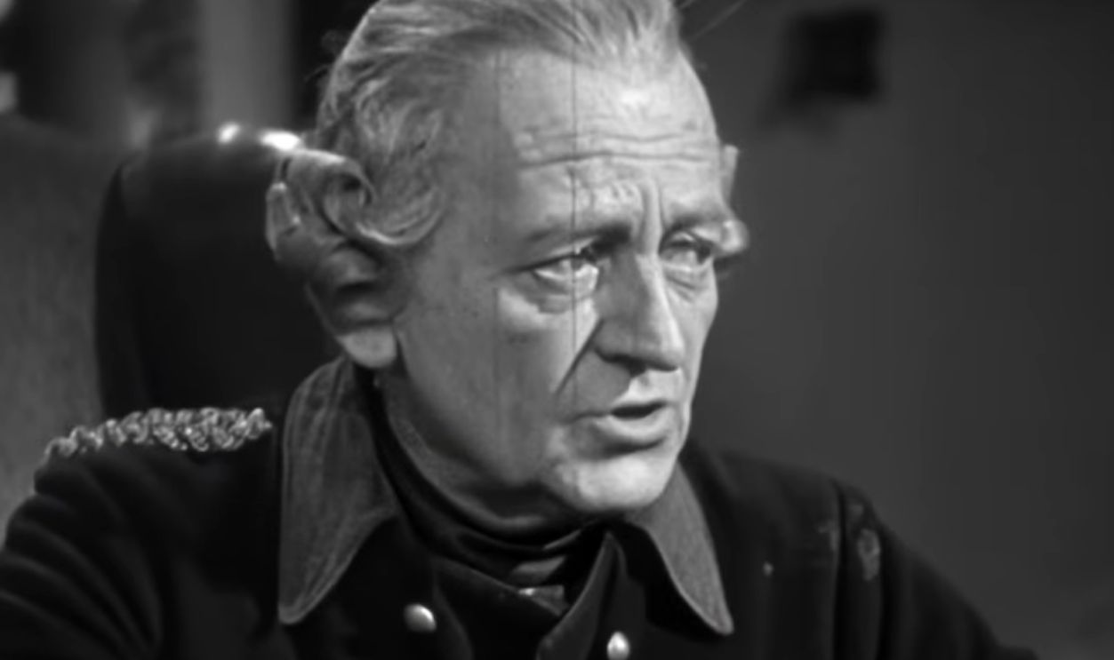 Screenshot from The Great King (1942) 