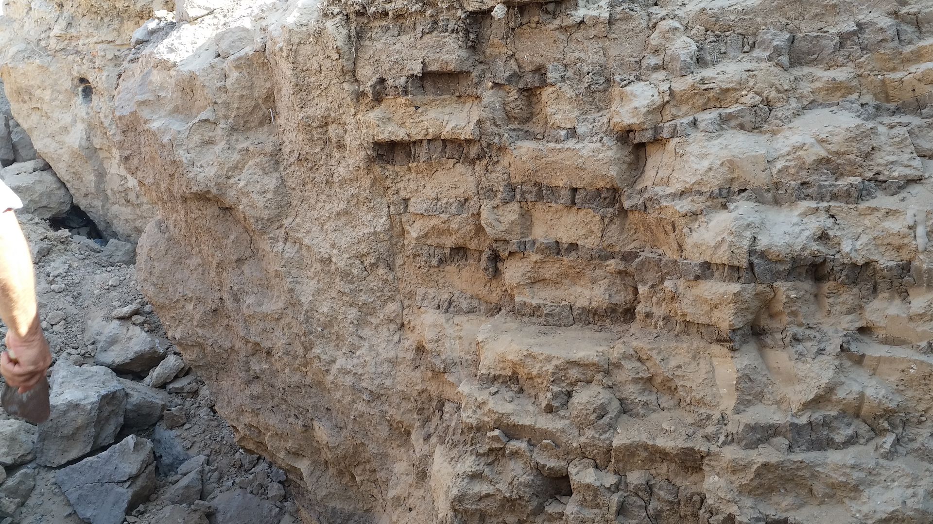A picture of the remains of the walls of a Canaanite village when the Canaanites first came to Palestine in 3500 BC. This location is called: Tell al-Sakan. It is located 3 km south of Gaza City, in the south of the Palestinian coast. They are unique imag
