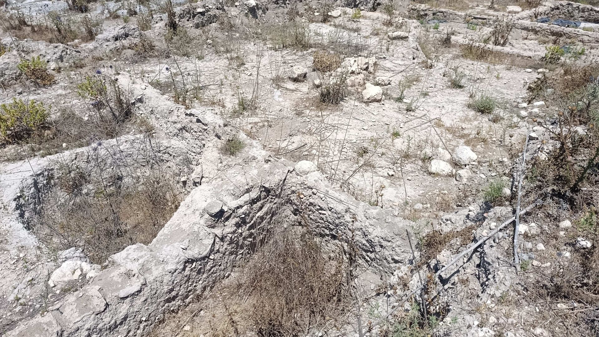 Name: Tel KishonDescription: Tel Kishon is one of the most important sites in the Acre Valley. The tell overlooks and dominates the entire Zebulun Valley, the tell's area is about 20 dunams, and it was inhabited from the early Neolithic period to the Otto