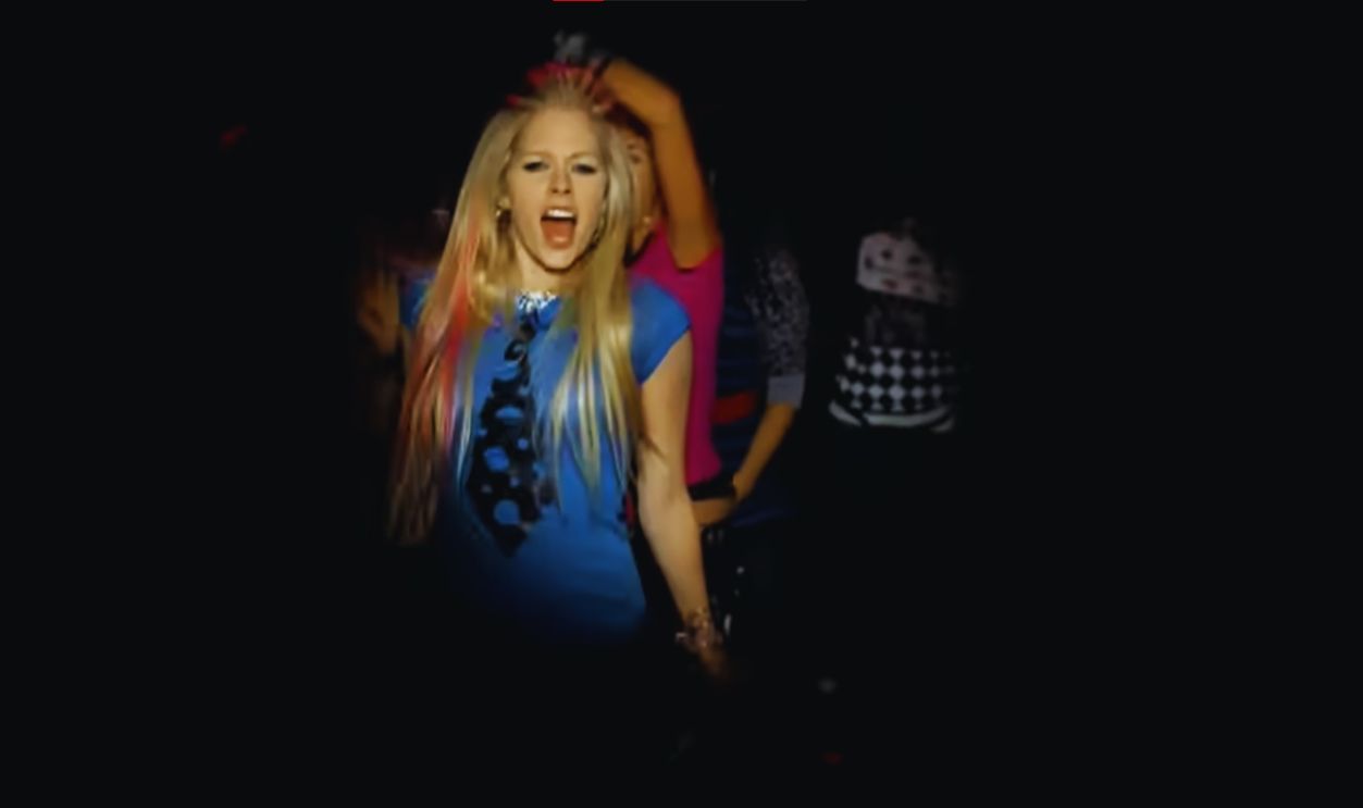 Screenshot from Avril Lavigne - Girlfriend (Official Video) 