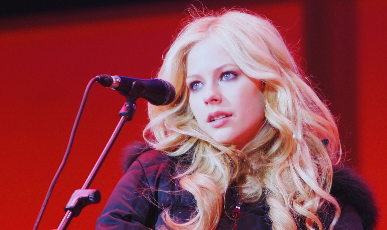 Gettyimages  - 56900166, Singer Avril Lavigne performs in concert after the Medal Ceremony at the Medals Plaza on Day 11 of the Turin 2006 Winter Olympic Games, February21, 2006 in Turin, Italy. 