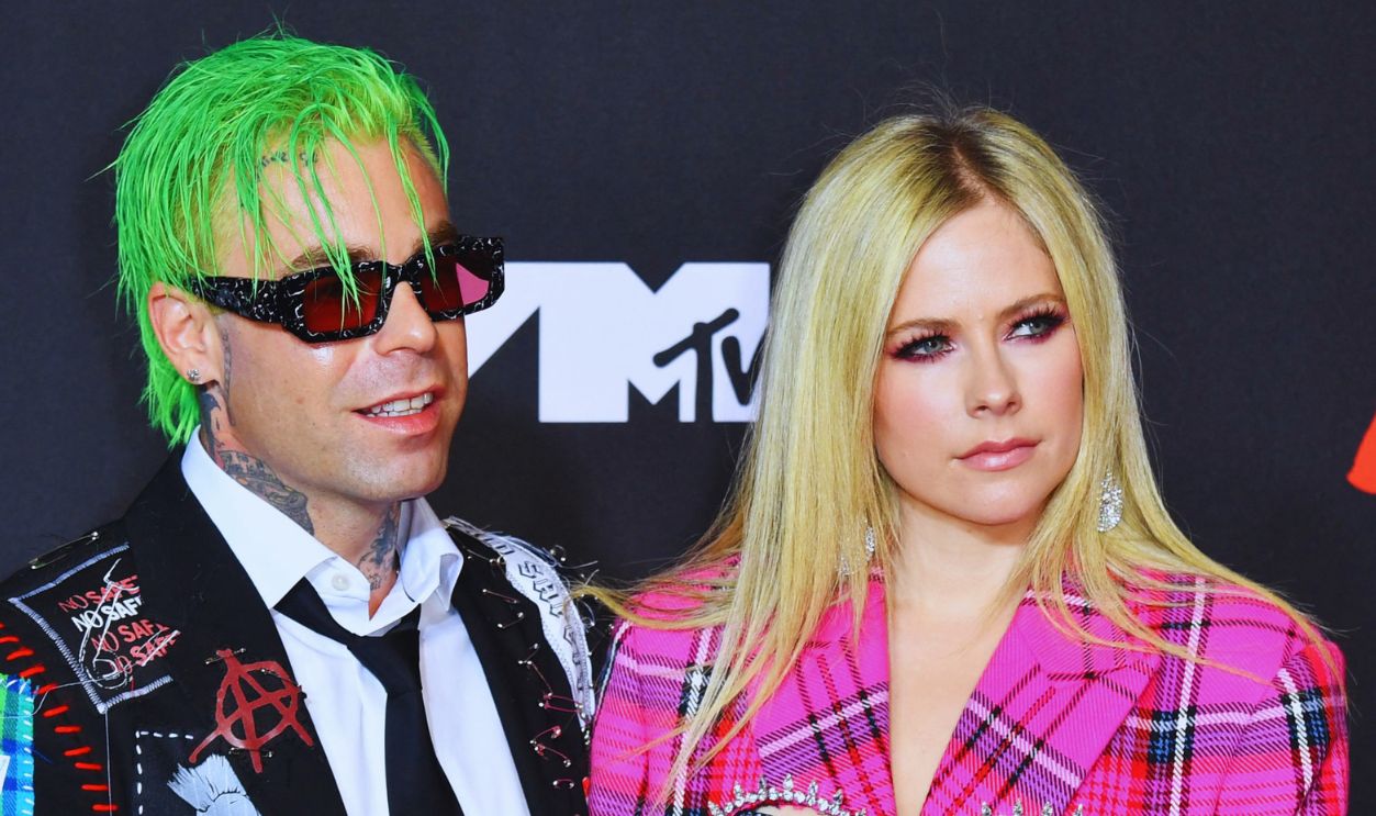 Gettyimages - 1235222592, Canadian singer-songwriter Avril Lavigne and US singer Mod Sun arrive for the 2021 MTV Video Music Awards at Barclays Center in Brooklyn, New York, September 12, 2021. 