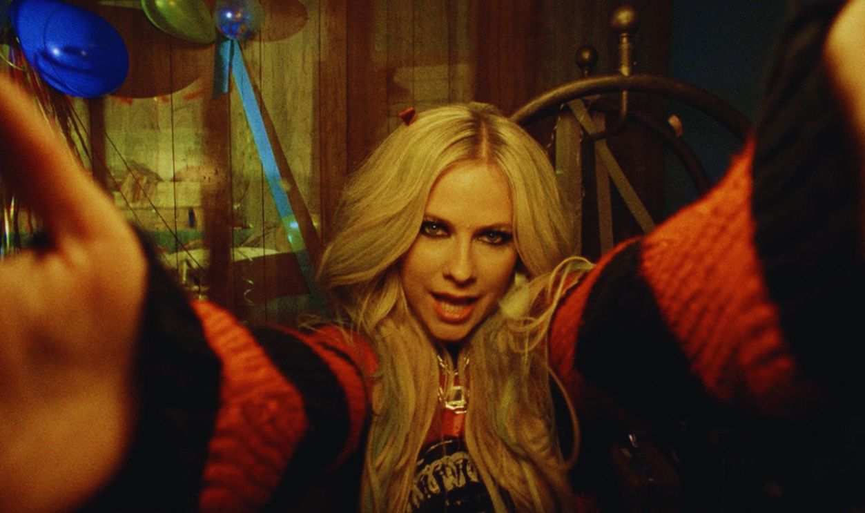Screenshot from Avril Lavigne - Young & Dumb (feat. Simple Plan) 