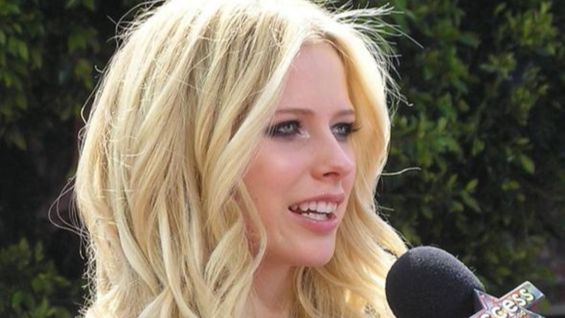Avril Lavigne at the Los Angeles premiere for Over the Hedge.